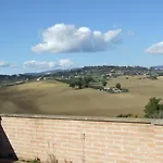 Nyaraló In Agriturismo Luzi *